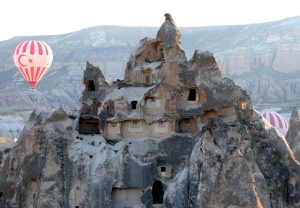 Les mystères de la Cappadoce : un voyage au cœur d’un monde fantastique