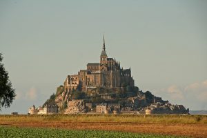 Le Mont-Saint-Michel : Une merveille intemporelle au cœur de la Normandie